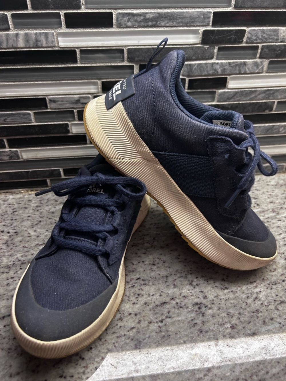 Sorel Out N About III City sneaker lace up sneaker size 6.5